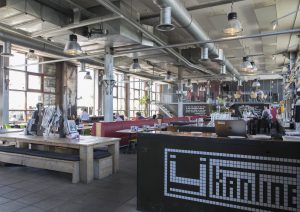 IJ-kantine interieur en logo
