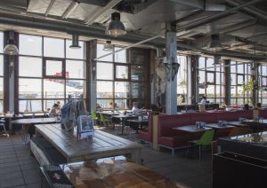 IJ-kantine interieur, uitzicht op het IJ